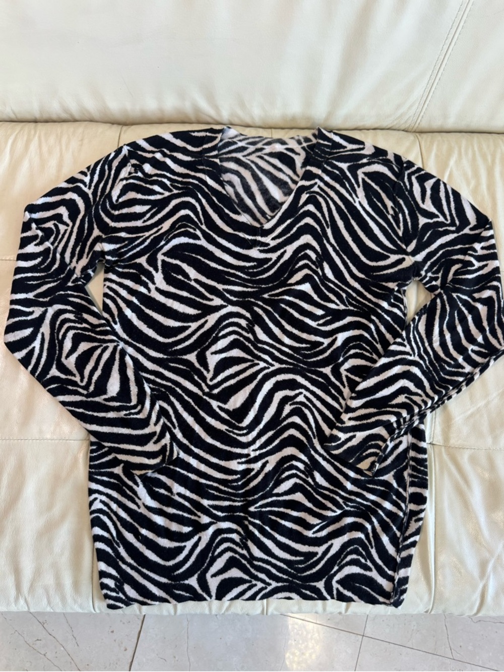 Michael Kors Reversible Thin Black & White Zebra Print Long Sleeve V-Neck Sweat